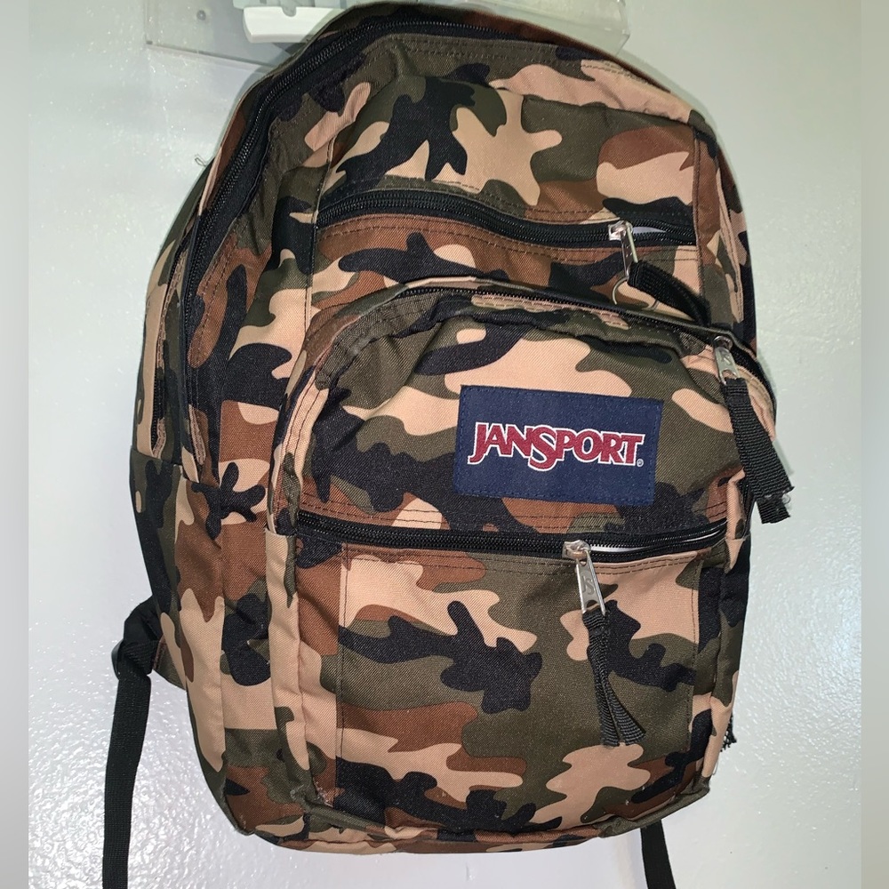 Large 3 compartment Jansport backpack camo
